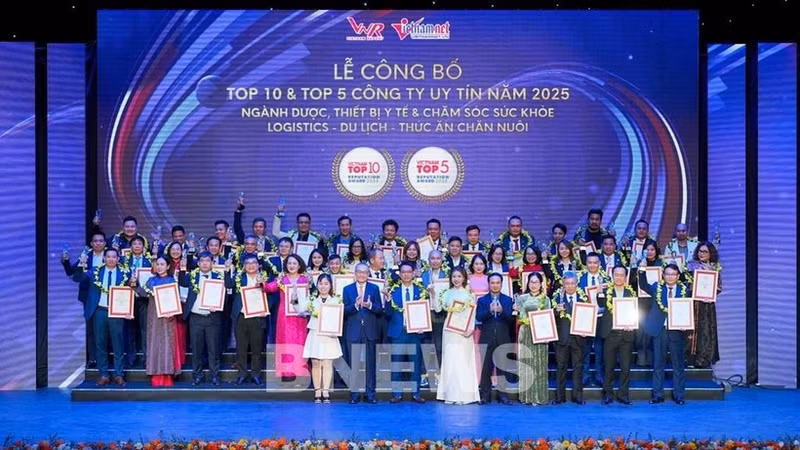 The Top 10 and Top 5 Most Reputable Companies in different sectors honoured. (Photo: VNA)