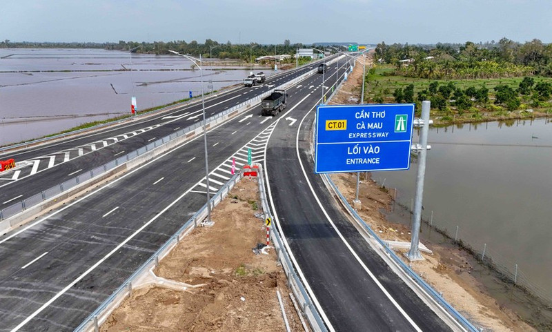 Entrance to the Can Tho–Ca Mau Expressway at the IC5 interchange in Vi Thuy commune, Can Tho city (Photo: VNA)