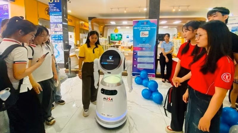 MISA AVA artificial intelligence robot at the 2025 Science and Technology Book Exhibition.