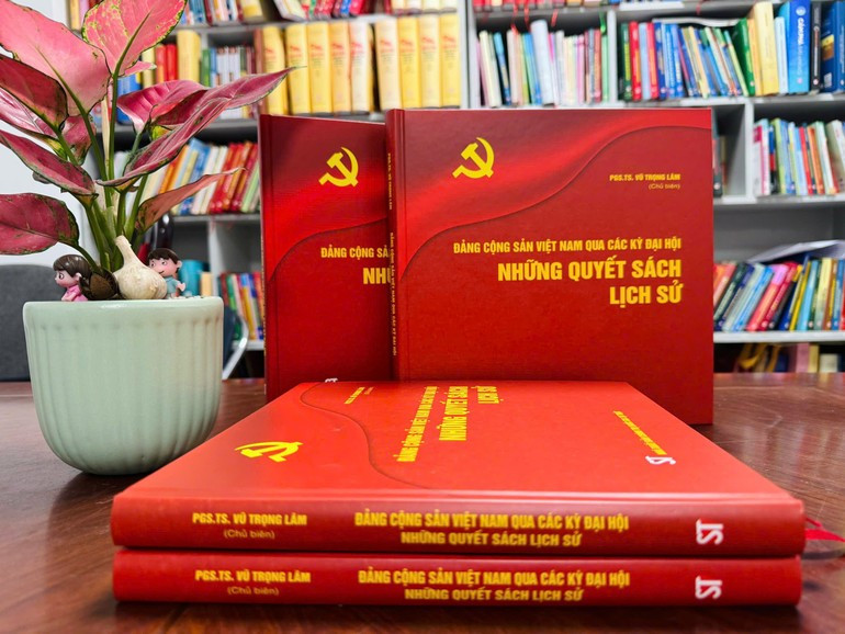 The book entitled “The Communist Party of Viet Nam through the Congresses - Historical Decisions” has just been published by the Su That (Truth) National Political Publishing House.