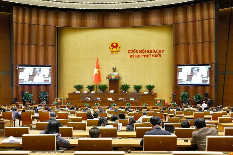 Lawmakers discuss the draft law amending and supplementing several articles of the Law on Urban and Rural Planning during the National Assembly's ongoing 10th session on the afternoon of November 28. (Photo: VNA)