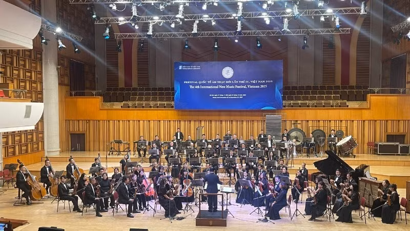 The event attracts 30 international composers and artists, and 220 others from various domestic art units.