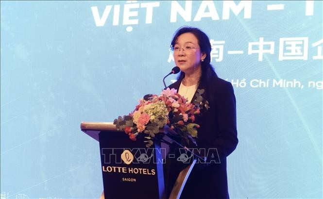 Yang Yanyan, Chairwoman of the Guangxi Council for the Promotion of International Trade, speaks at the Viet Nam–China Business Seminar (Photo: VNA)