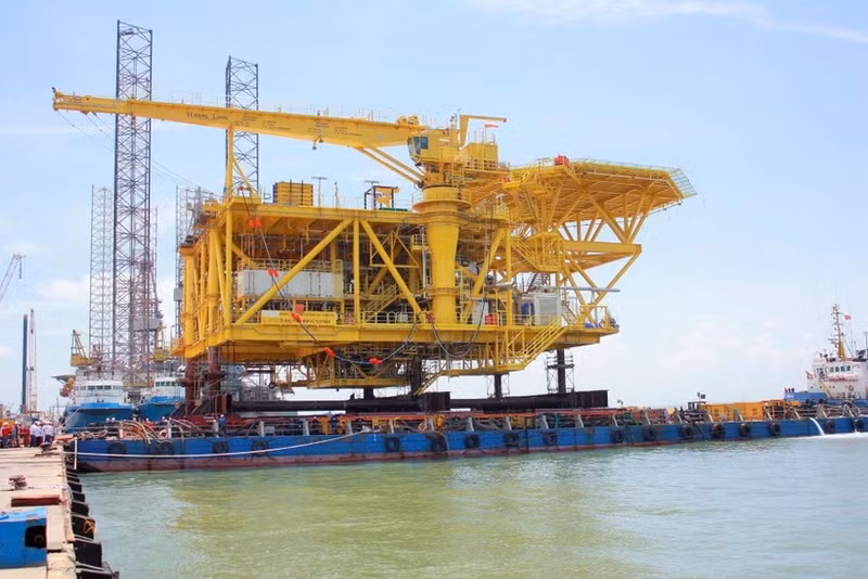 Viet Nam Oil and Gas Technical Services Joint Stock Corporation hands over products to customer Hoang Long JOC at the White Rhinoceros project.