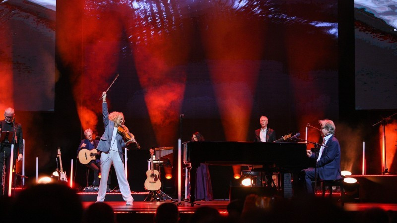 Performance at the concert “Secret Garden Live in Viet Nam”. (Photo: THE DAI)