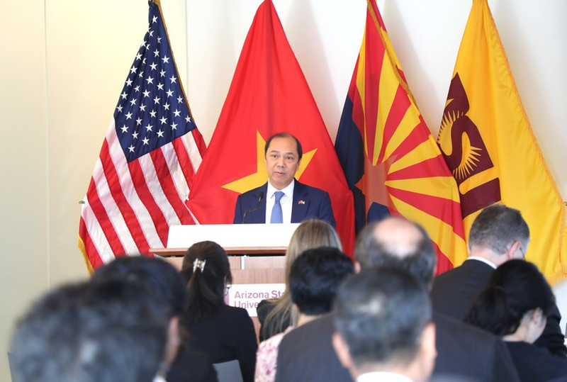 Vietnamese Ambassador to the US Nguyen Quoc Dung speaks at the seminar. (Photo: VNA)