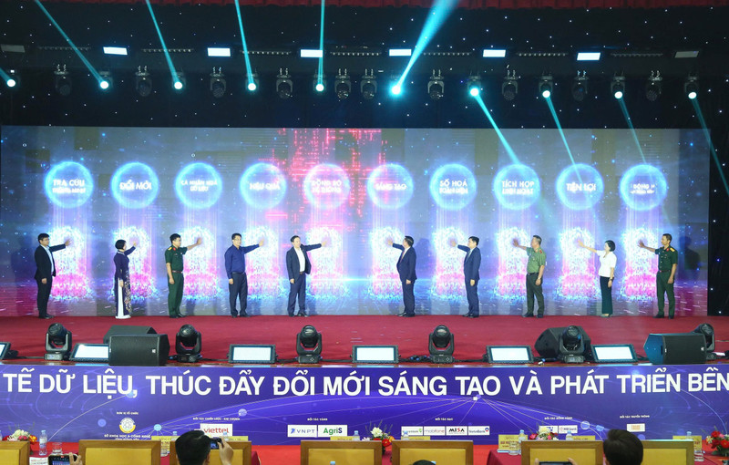 Hung Yen Provincial People’s Committee launches the virtual assistant platform of Hung Yen province.