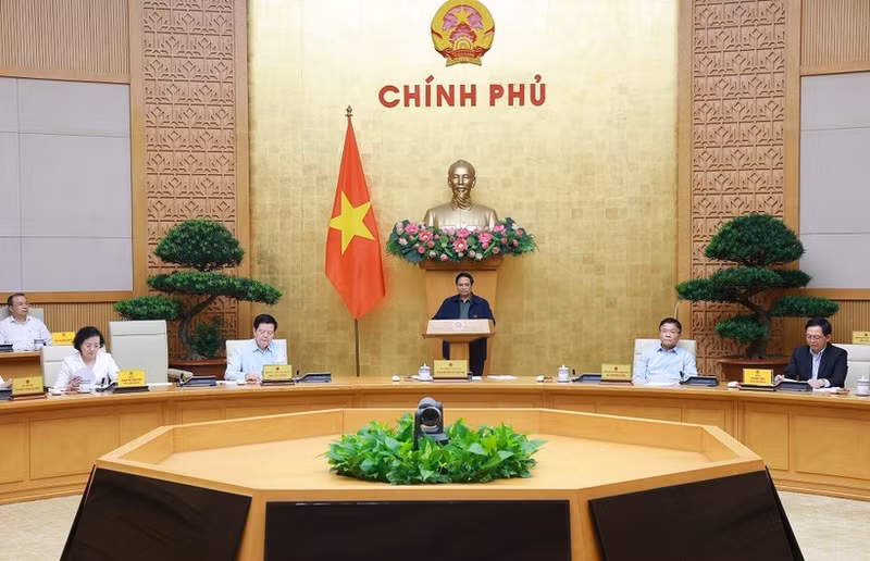 At the Government meeting on the implementation of the two-tier local government model in Hanoi on October 29 (Photo: VNA)