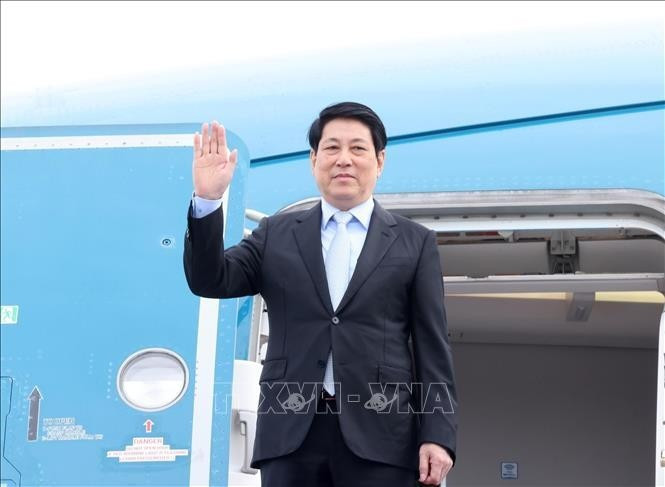 State President Luong Cuong leaves Ha Noi for APEC Economic Leaders’ Week in the RoK on October 29 morning. (Photo: VNA)