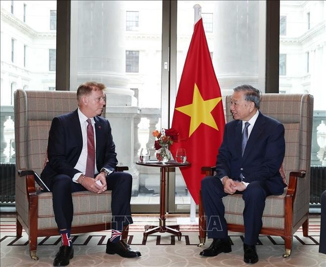 General Secretary of the Communist Party of Vietnam (CPV) Central Committee To Lam (right) meets with Chris Drewer, Senior Vice President and Head of Global Accounts, Asia–Pacific, at Airbus Group in the UK. (Photo: VNA)