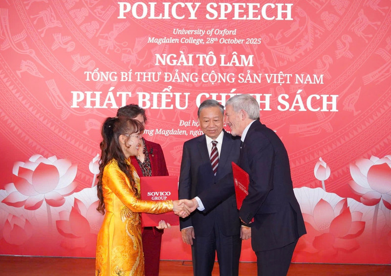 University of Oxford launches the Oxford Pioneer Scholarship Scheme in the presence of General Secretary To Lam during his official visit to the United Kingdom.