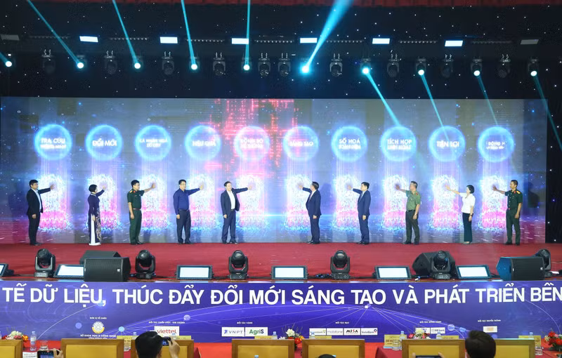 Hung Yen Provincial People’s Committee launches the virtual assistant platform of Hung Yen province.