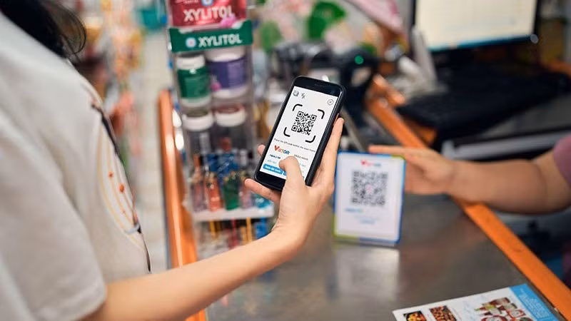 Convenient payment via VietQR code scanning. (Photo: QUYNH ANH)