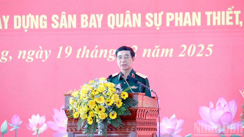 General Phan Van Giang, Politburo member, Deputy Secretary of the Central Military Commission, and Minister of National Defence, speaks at the event.