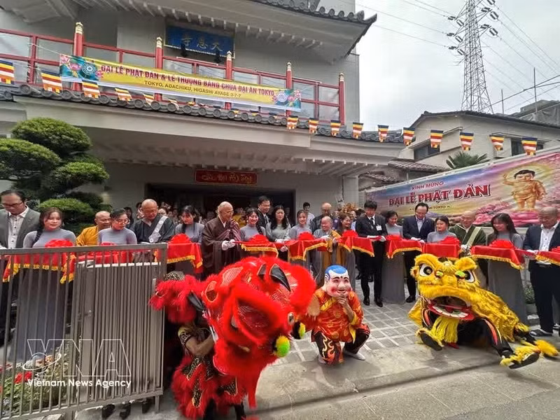 The ribbon-cutting ceremony marks the inauguration of Dai An Tokyo Pagoda on May 31. (Photo: VNA)