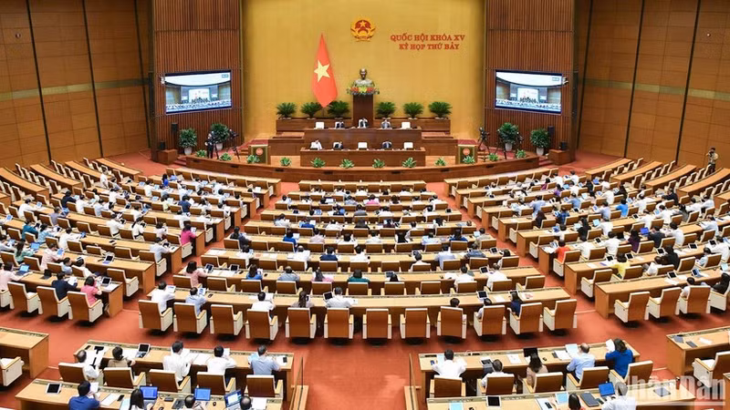 The National Assembly discusses in the hall the draft Law amending and supplementing a number of articles of 5 laws on justice.