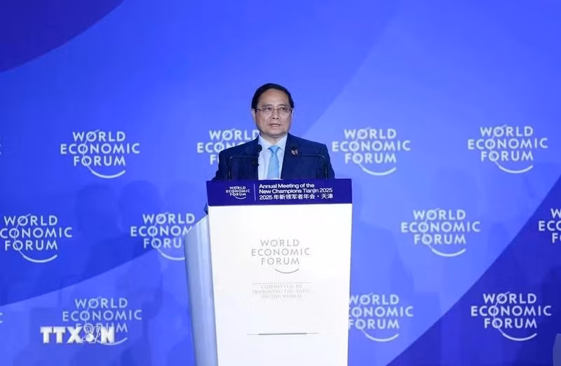 PM Pham Minh Chinh addresses the session titled “Is Asia's Century at Risk?” on June 25. (Photo: VNA)