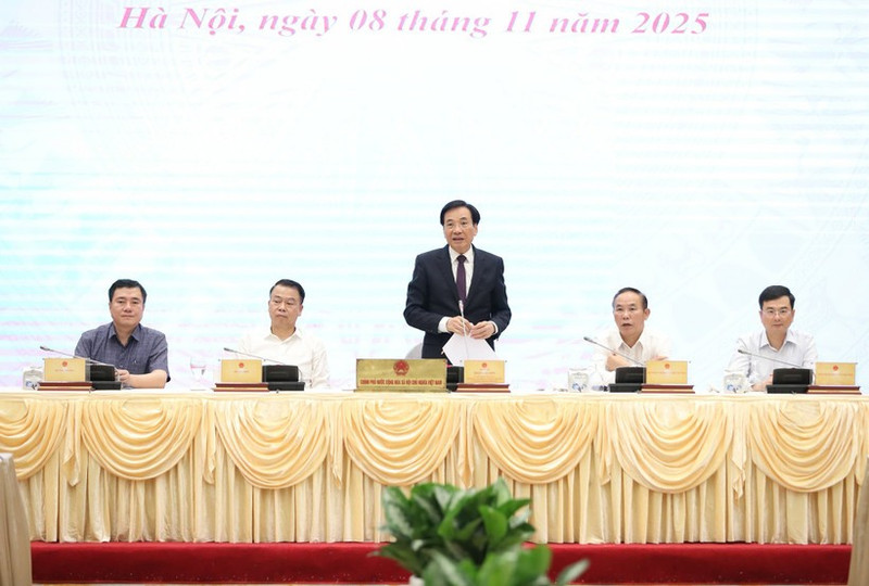 Minister-Chairman of the Government Office Tran Van Son speaks at the Government’s regular press conference. (Photo: VNA)