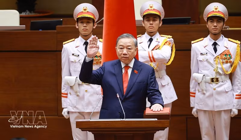 Party General Secretary and State President To Lam takes the oath of office on April 7. (Photo: VNA)
