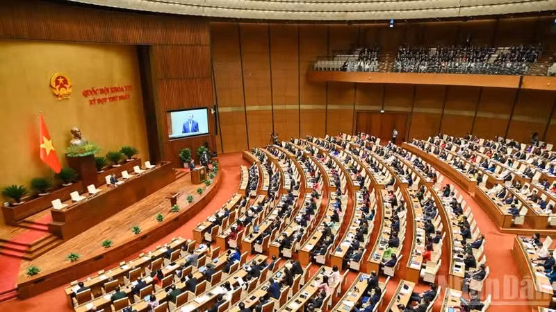 An overview of the session in Dien Hong Hall, National Assembly Building, April 6. (Photo: DUY LINH)