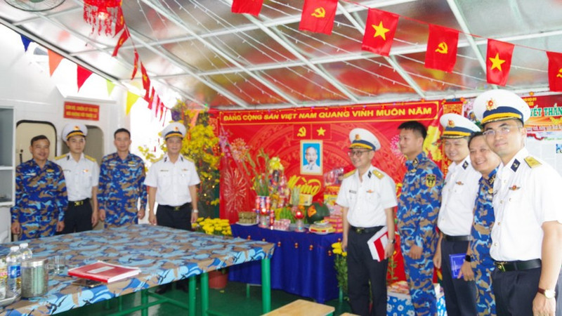 A view of the Spring Festival reception room on ship 935, Squadron 811