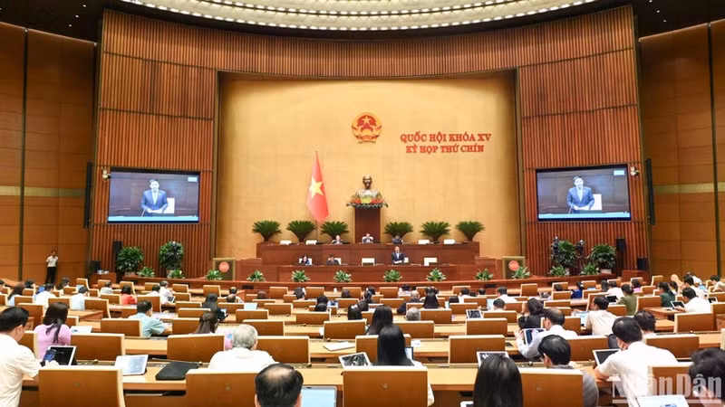 The National Assembly discussed in the hall about a draft law amending 7 laws on the afternoon of May 23. (Photo: Bui Giang)