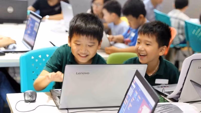 Protecting children from the virtual world. (Illustrative photo: VNA)