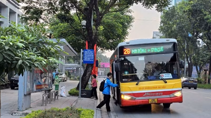 Ha Noi increases public passenger transport during the Autumn Fair.