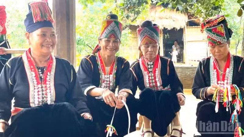 Building and developing an advanced Vietnamese culture imbued with national identity