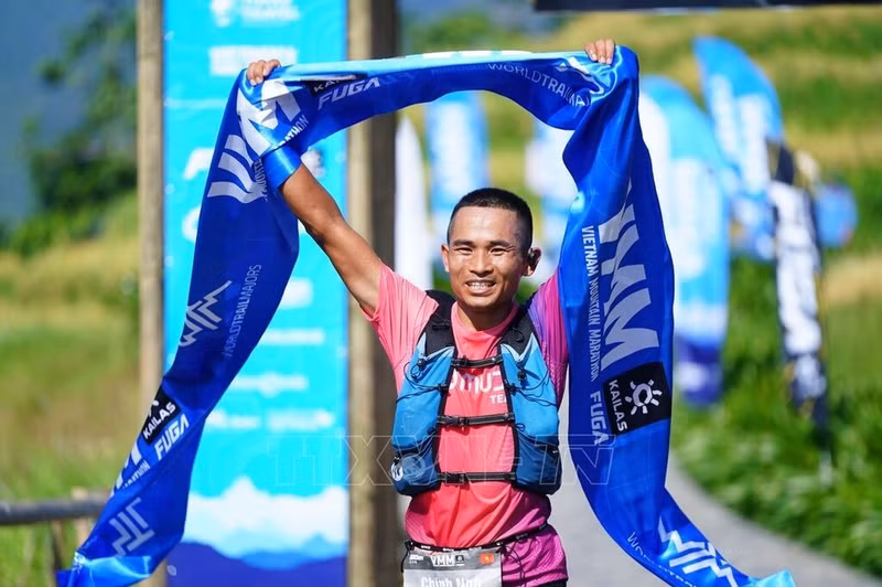 Ngo Van Chinh of the Sa Pa Ethnic Running Club finishes first with an impressive time of 13:00:10, setting a new course record for the race (Photo: VNA)