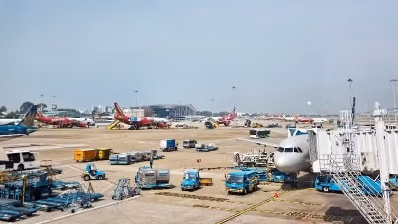 Deputy Prime Minister Pham Gia Tuc requests a review in the second quarter of 2026 to finalise the national airport system plan for the 2021-2030 period, with a vision to 2050.