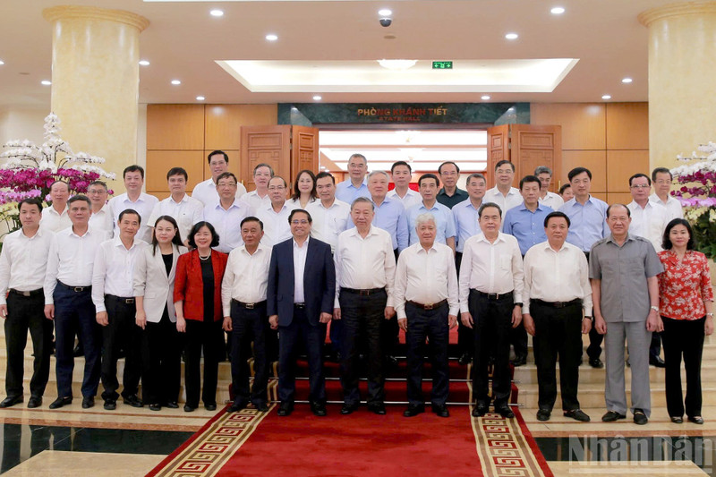 The Politburo works with the Standing Committee of the Party Committee of the Fatherland Front and Central mass organisations.