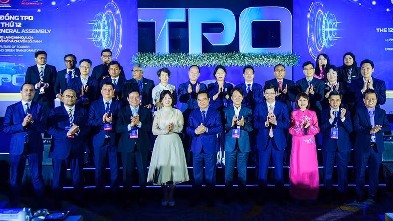 Delegates pose for a group photo at the event. (Photo courtersy of the organisers)