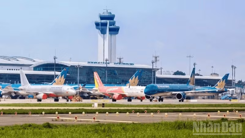 The Civil Aviation Authority of Viet Nam (CAAV) has requested relevant units to develop and implement plans to support passengers affected by flight schedule changes, cancellations, or route adjustments.
