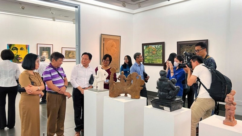 Visitors to the exhibition 