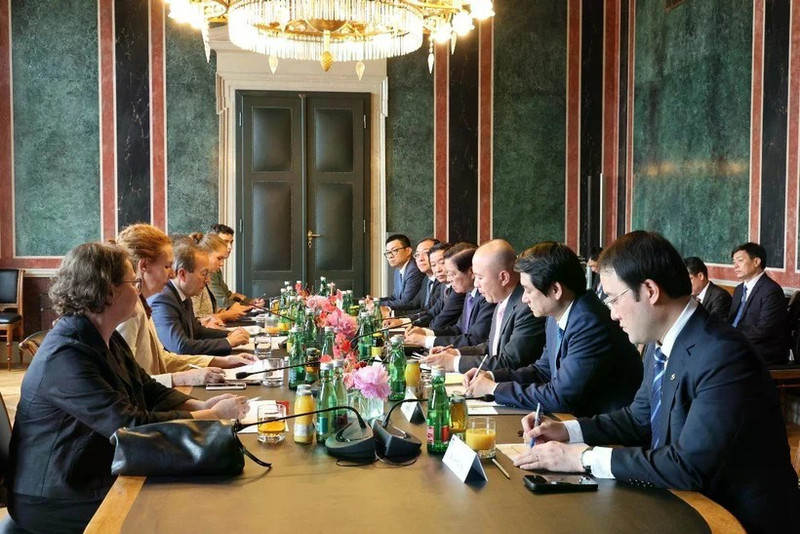 The CPV delegation meets with Second President of the Austrian National Council Peter Haubner. (Photo: VNA)