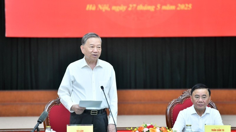 On behalf of the Politburo, General Secretary To Lam signed and issues Resolution No.72-NQ/TW. (Photo: DANG KHOA)