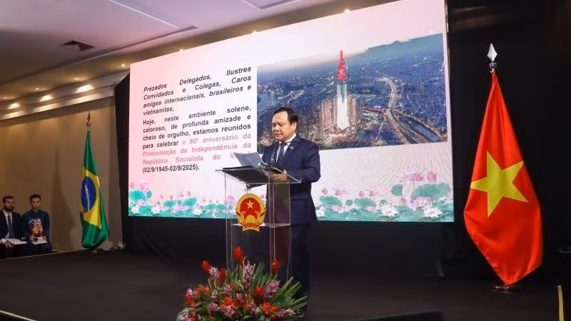 Vietnamese Ambassador to Brazil Bui Van Nghi speaks at the celebration ceremony. (Photo coutersy of the Vietnamese Embassy in Brazil)