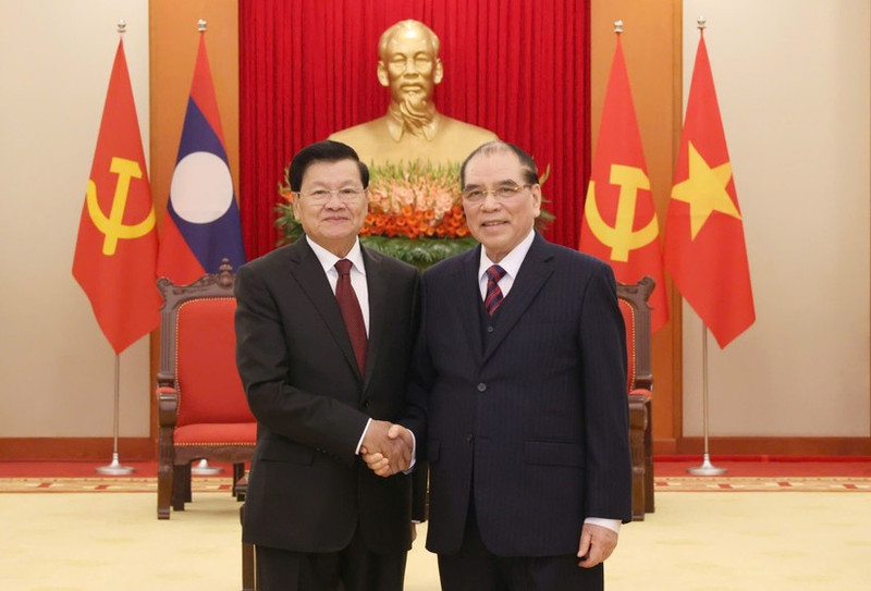 General Secretary of the Lao People’s Revolutionary Party (LPRP) and President of Laos Thongloun Sisoulith and Nong Duc Manh (R), former General Secretary of the Central Committee of the Communist Party of Viet Nam. (Photo: baochinhphu.vn)