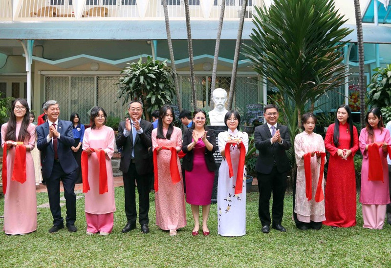 The inauguration of the statue of Cuban national hero José Martí in the campus of the Cuban Consulate General in Ho Chi Minh City. (Photo: VNA)