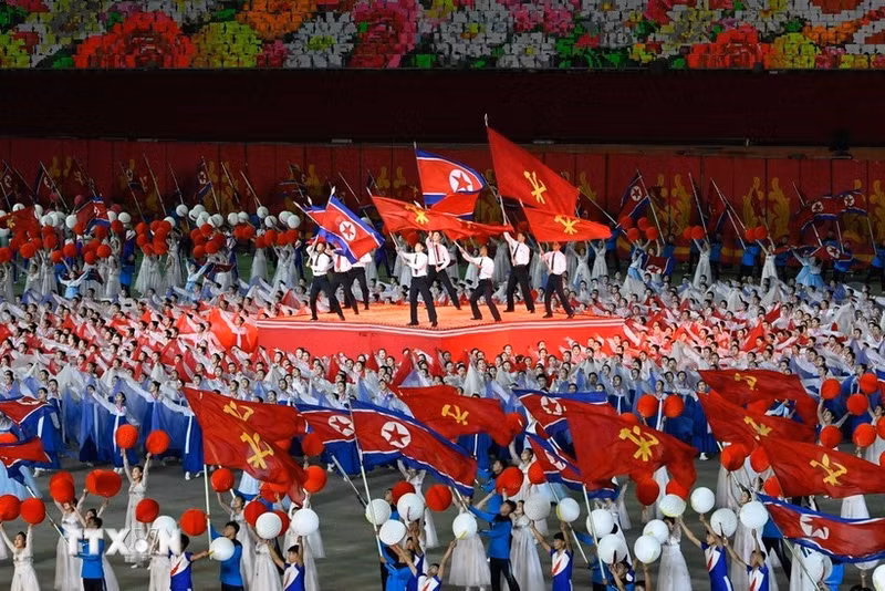 An artistic programme marks the 80th anniversary of the WPK on October 9, 2025. (Photo: Xinhua/VNA)
