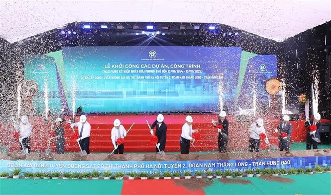 At the ground-breaking ceremony for Ha Noi's Nam Thang Long - Tran Hung Dao metro line (Photo: VNA)