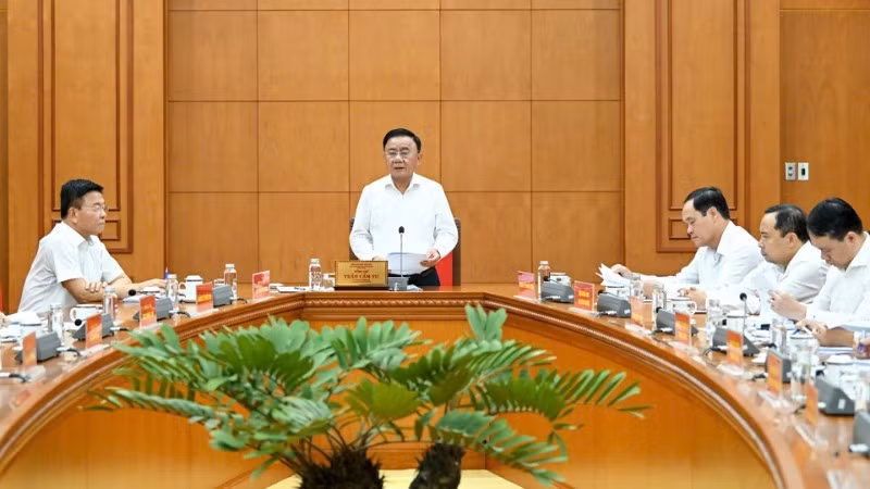 Politburo member and permanent member of the Party Central Committee’s Secretariat Tran Cam Tu speaks at the working session with the Party Committee of the Ministry of Health and representatives of relevant agencies on October 10. (Photo: VNA)