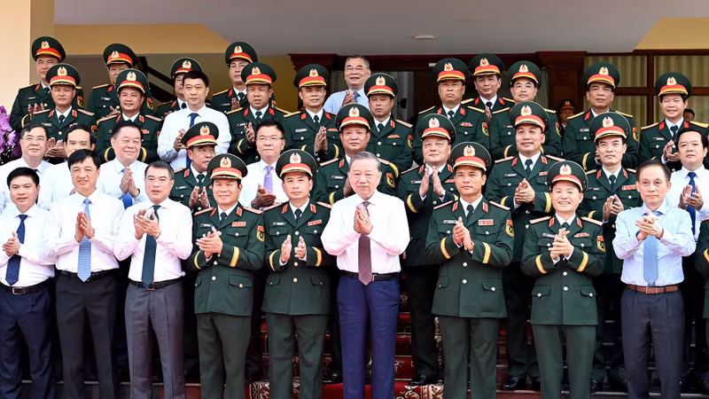 General Secretary To Lam, Secretary of the Central Military Commission, Party and State leaders and delegates at the working session with the 12th Army Corps under the Ministry of National Defence.