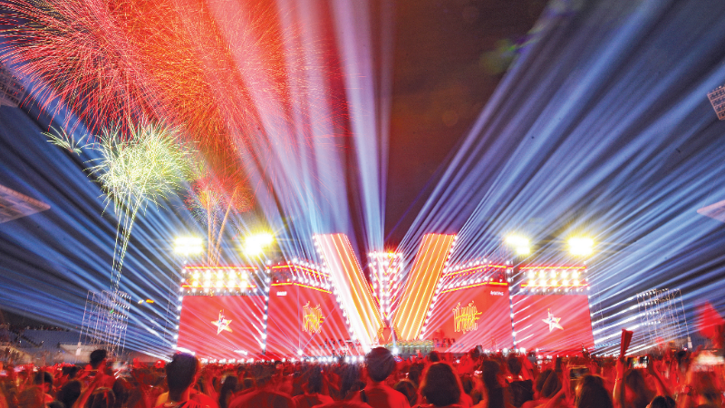The art programme entitled “Fatherland in the Heart” organised by Nhan Dan Newspaper attracts more than 50,000 spectators at My Dinh National Stadium. (Photo: THE DAI)