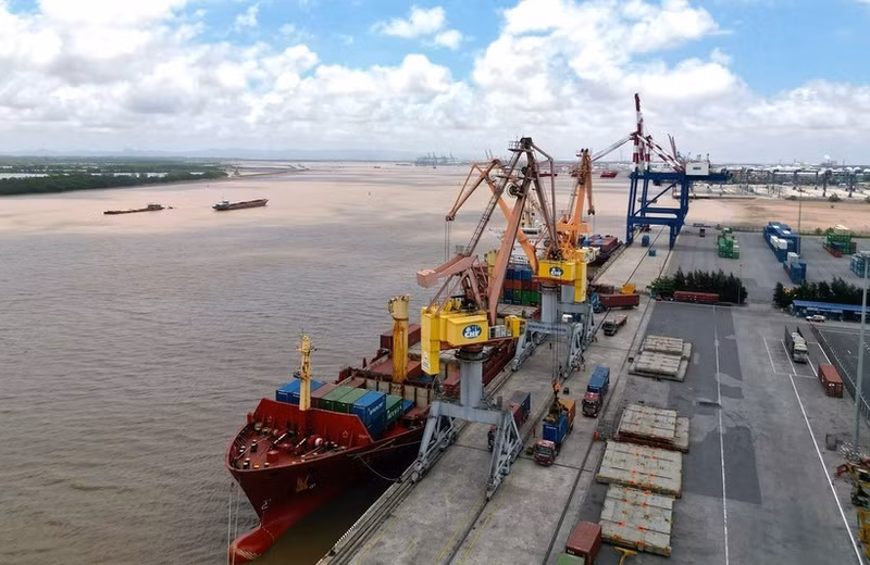 Export cargo ships at Tan Vu port, Hai Phong city (Photo: VNA)