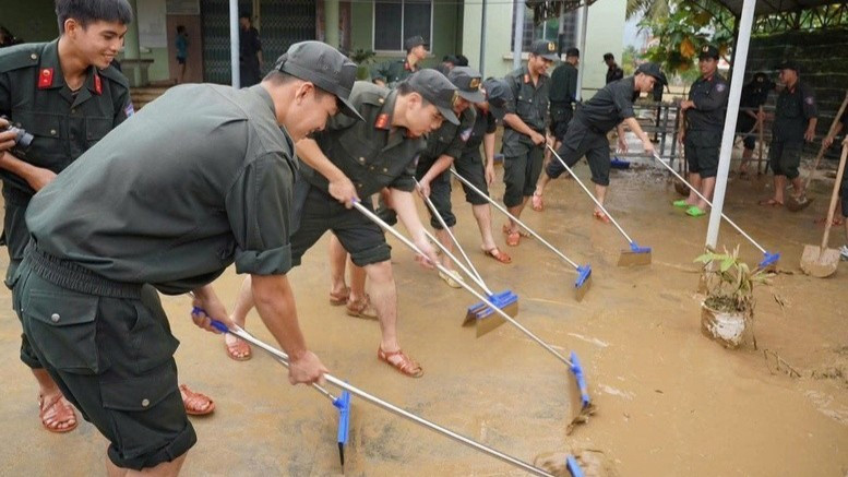 The Government issues a Resolution on solutions to overcome the consequences of natural disasters and restore production in localities in the Central region. (Photo: VGP)