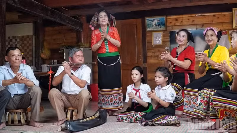 Traditional artisans pass on folk melodies to the younger generation.