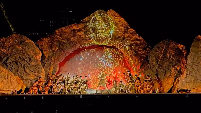 A spectacular live performance art programme at the 2026 Dan Kinh Thien Festival.
