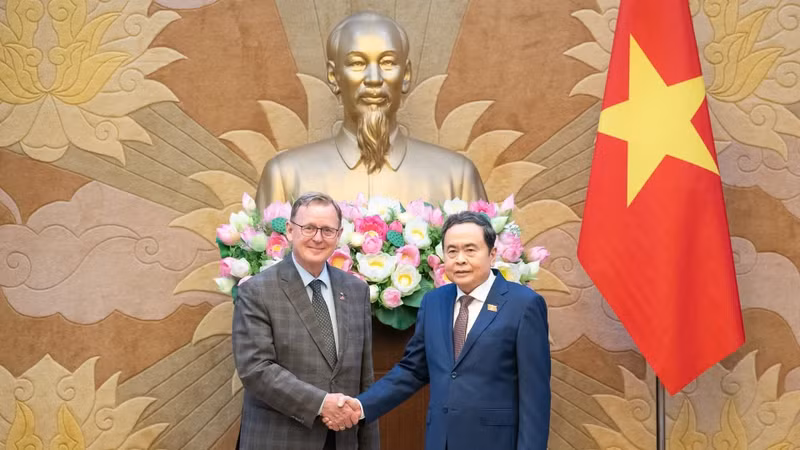 National Assembly Chairman Tran Thanh Man and Vice President of the German Bundestag, Bodo Ramelow.
